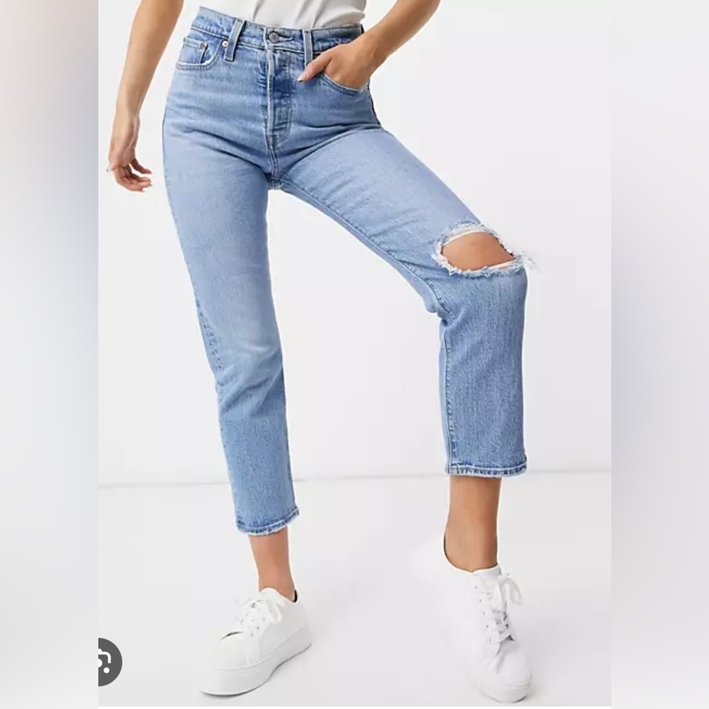 Levi’s wedgie straight leg with busted knee jeans